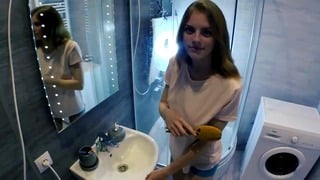 Bro Cums On Face Of His Step Sis While Mom And Dad Tell With Tourists