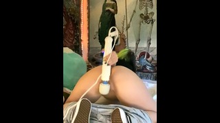 Bigtittygothegg Intenzívne vibračné orgazmy