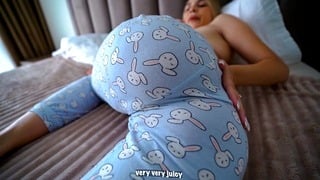 Stepmother Seduces Stepson By Observing Porn In Morning With Door Access