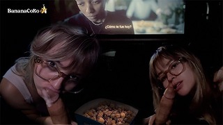 Riskante seks en pijpbeurt in de bioscoop Popcorn en sperma in de mond